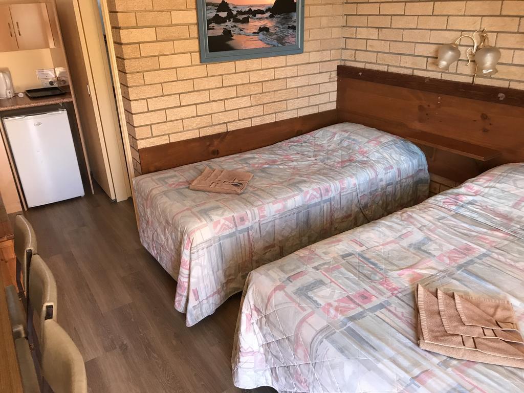 Lake Front Motel Зе-Энтранс Экстерьер фото