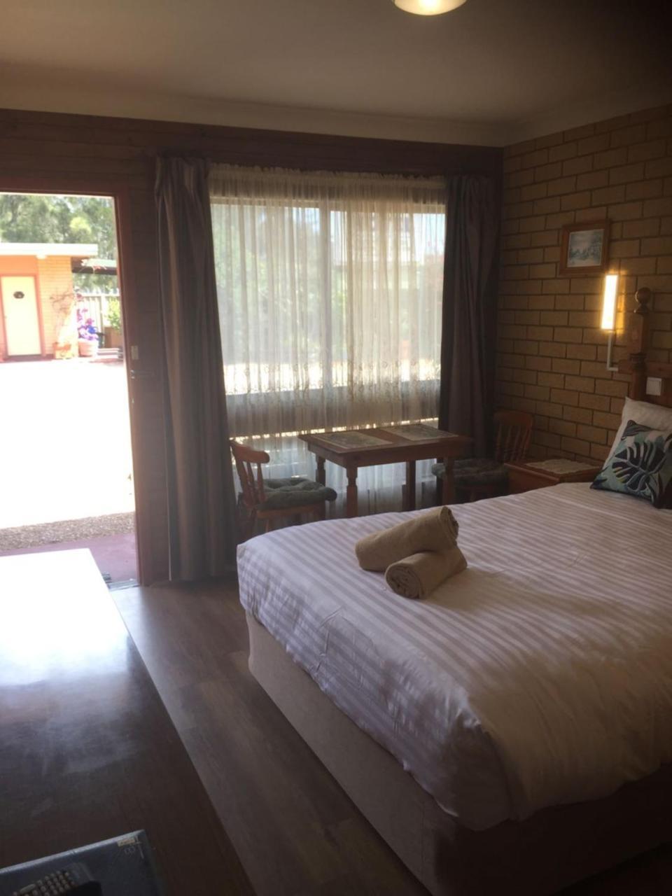 Lake Front Motel Зе-Энтранс Экстерьер фото